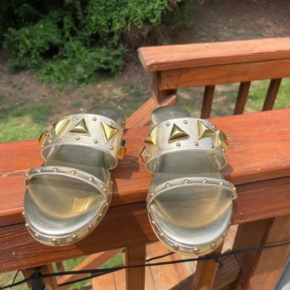 Azalea Wang Women's 8.5 Gold Sandals